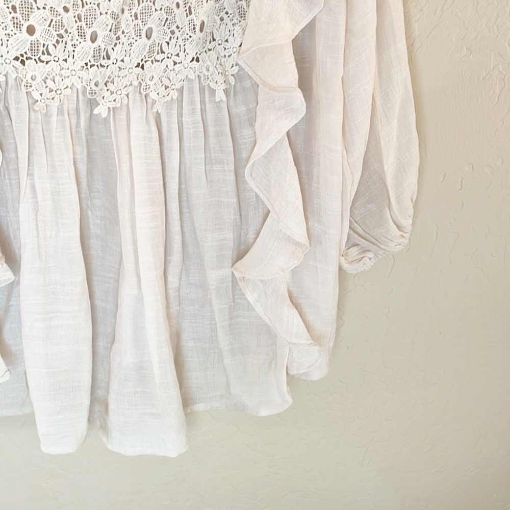 🌿Final Sale Listicle Lace Detailed Top - Picture 8 of 9